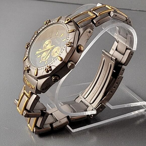 Vintage Titanium Chronograph Wristwatch - Two-Tone Band, Japan Quartz Movement - Picture 6 of 16